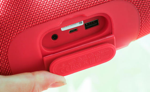 Loa JBL Charge 3 cho thời lượng sử dụng cao